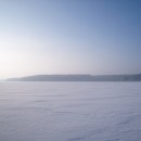Verschneiter See