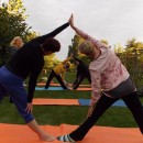 Trikonasana als Partnerübung