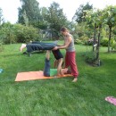 Experimentelles Yoga im Garten
